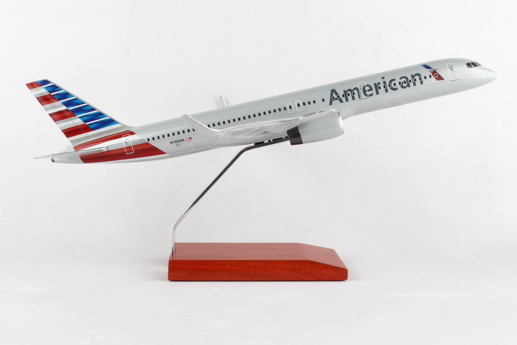 1/100 American 757-200 New Livery V56836