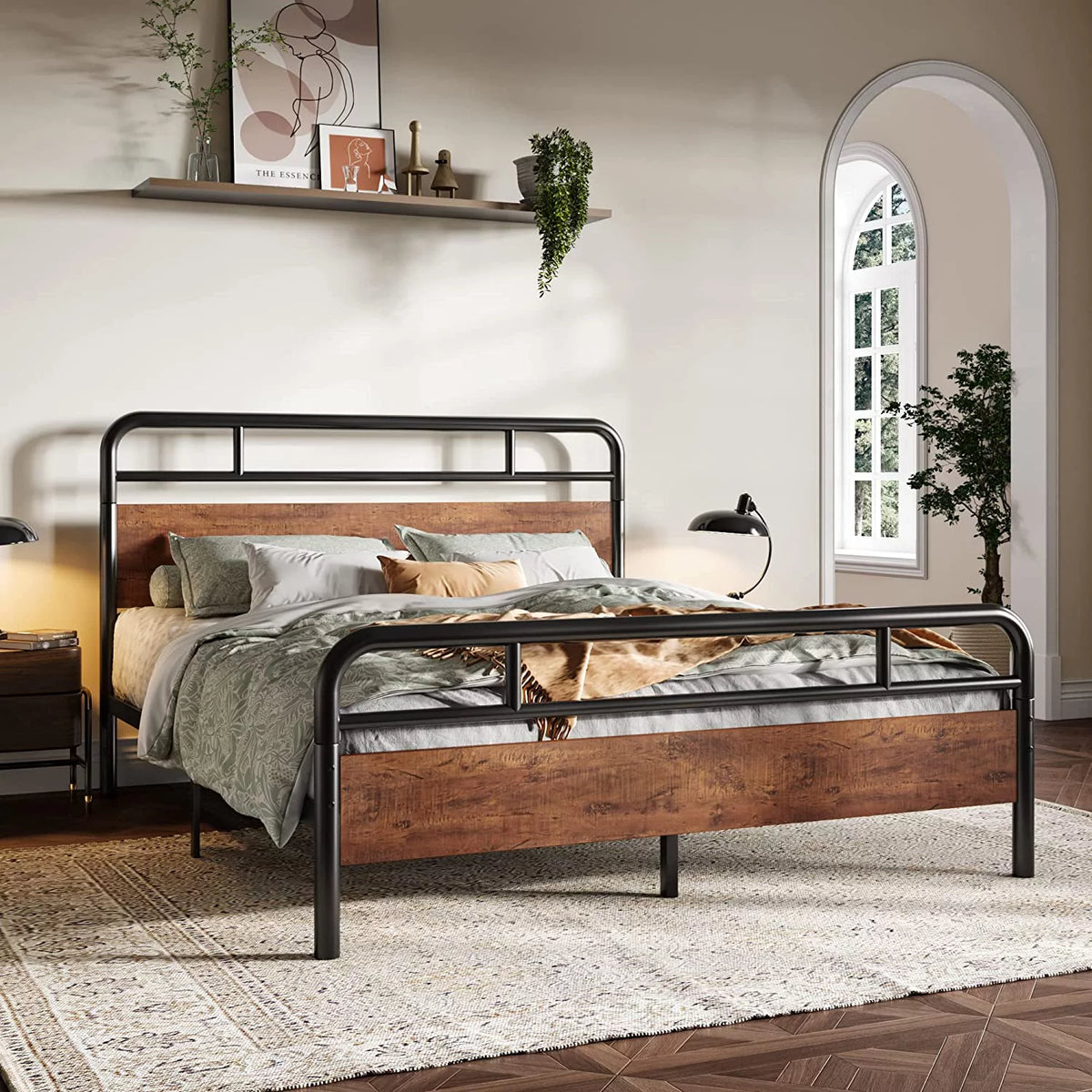 Queen Size Metal Bed Frame with Wooden Headboard and Footboard I2379