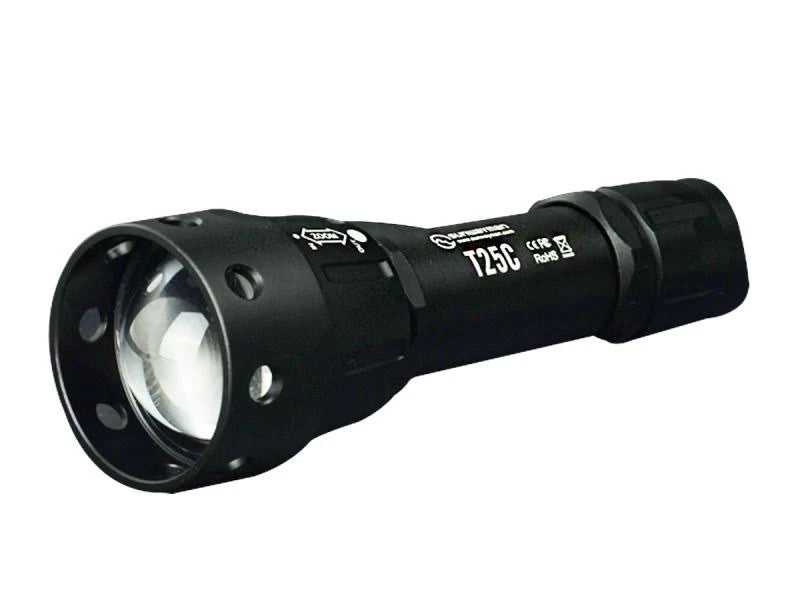 880 Lumens Black Zooming Flashlight D7424