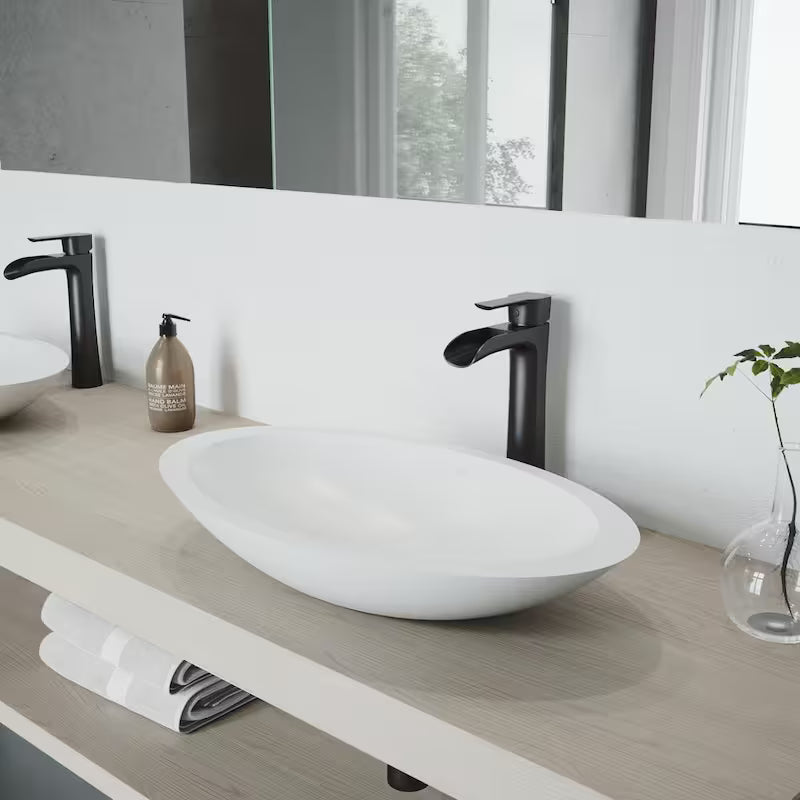Single Handle Vessel Faucet in Matte Black V964745